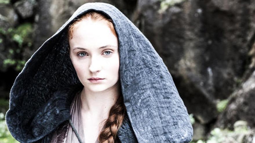 Sophie Turner es Sansa Stark.