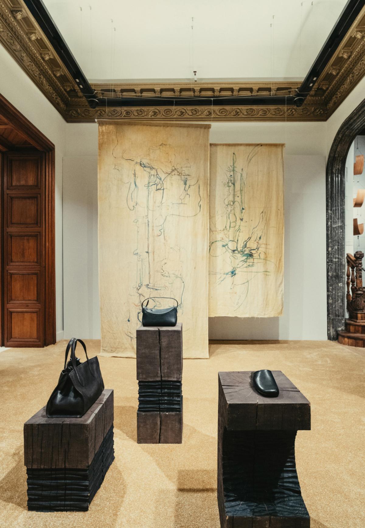 Exposición temporal en la tienda de Massimo Dutti del paseo de Gràcia