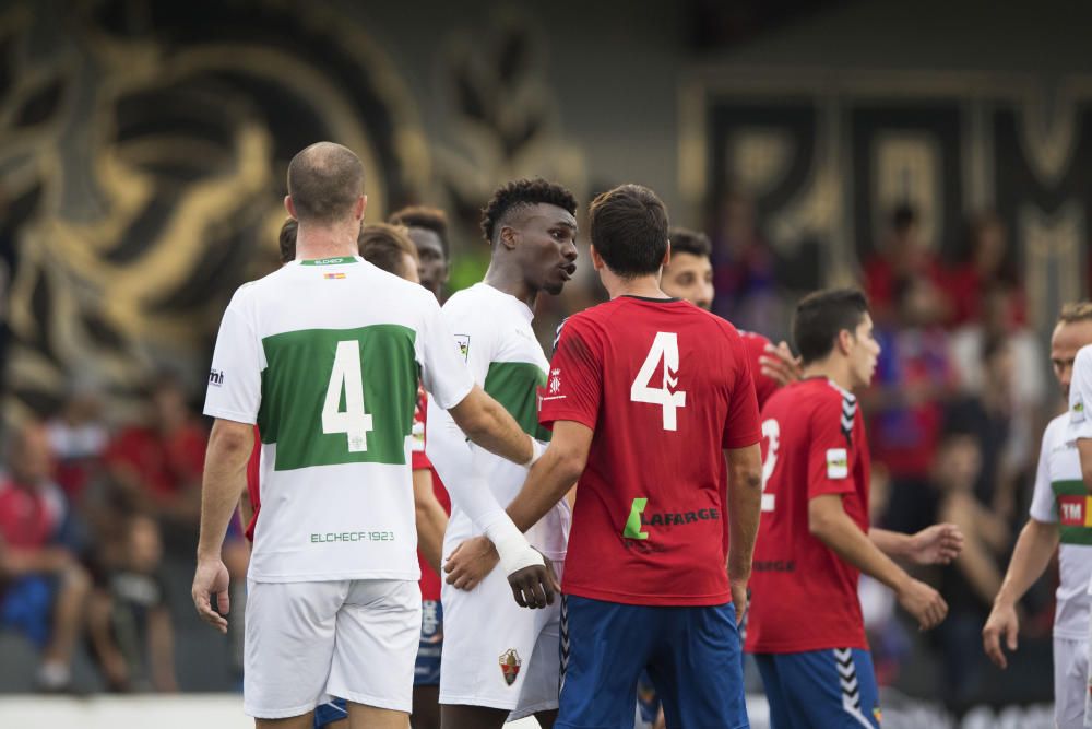 Un gol de Edu Albacar permite al Elche empatar en Sagunto en un partido con mucho músculo y poco fútbol.