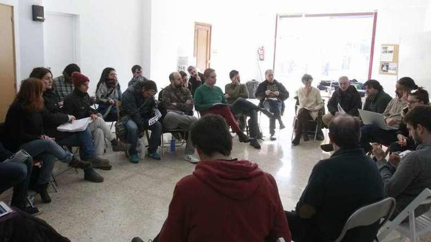 Una de las asambleas que celebró Ourense en Común. // Jesús Regal