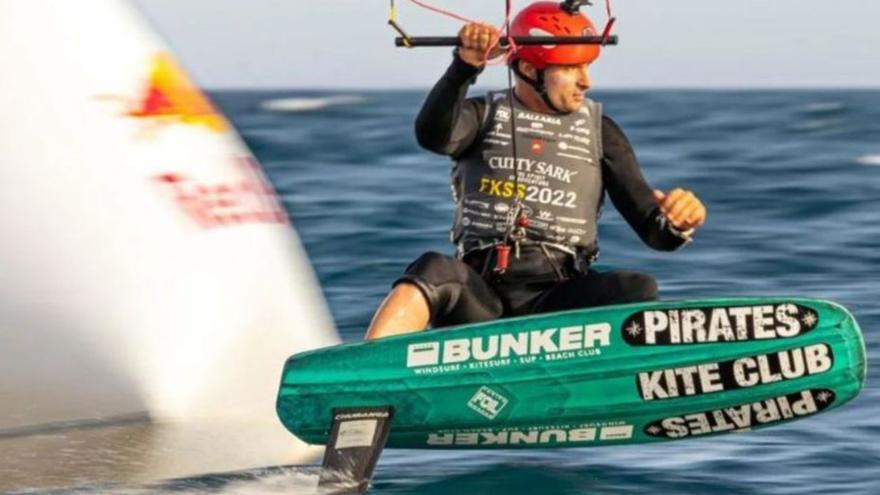El CE Pirates Kite Club celebra la segona regata reivindicativa a Sant Pere Pescador