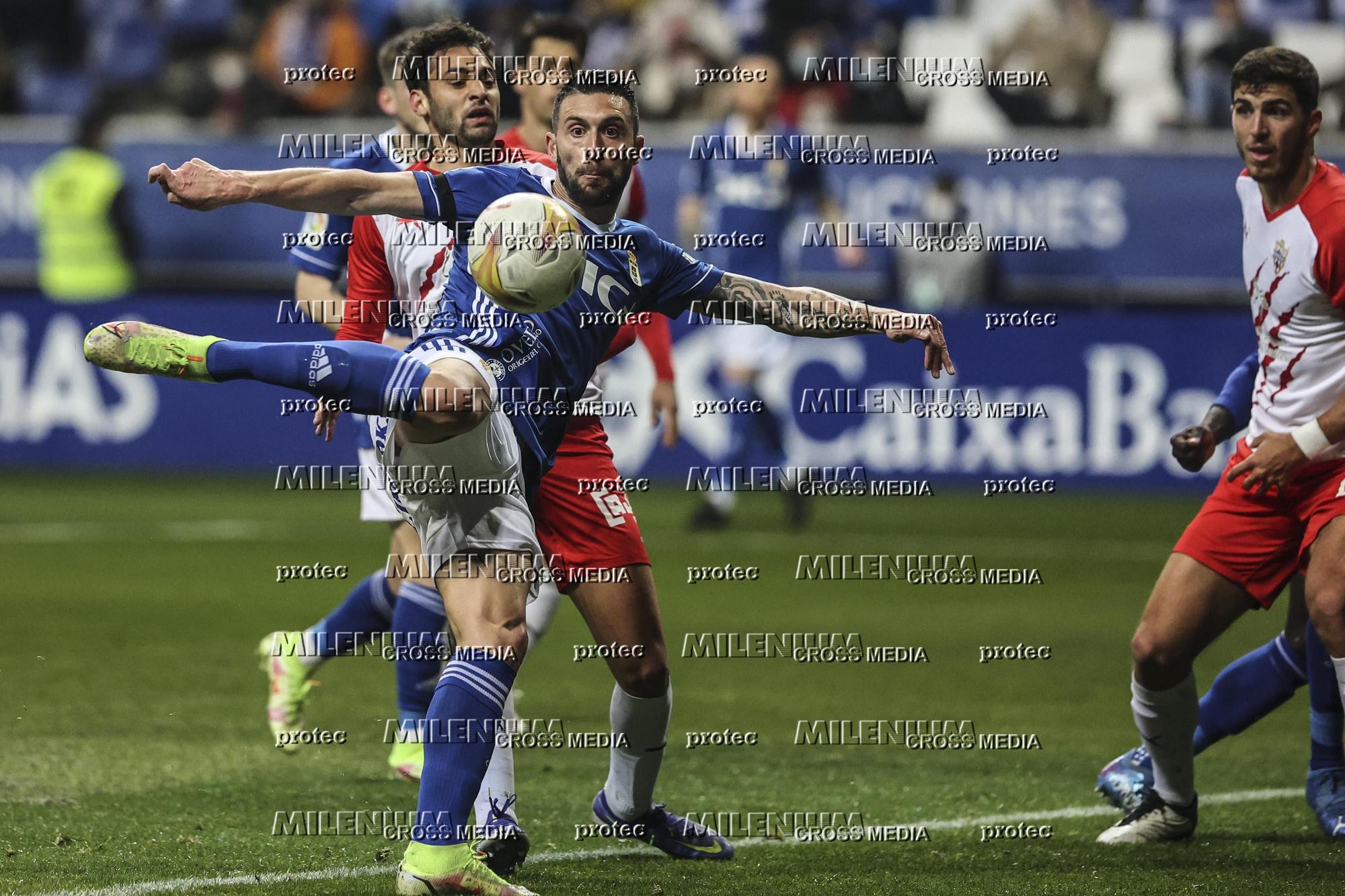 El Real Oviedo se impone al Almería