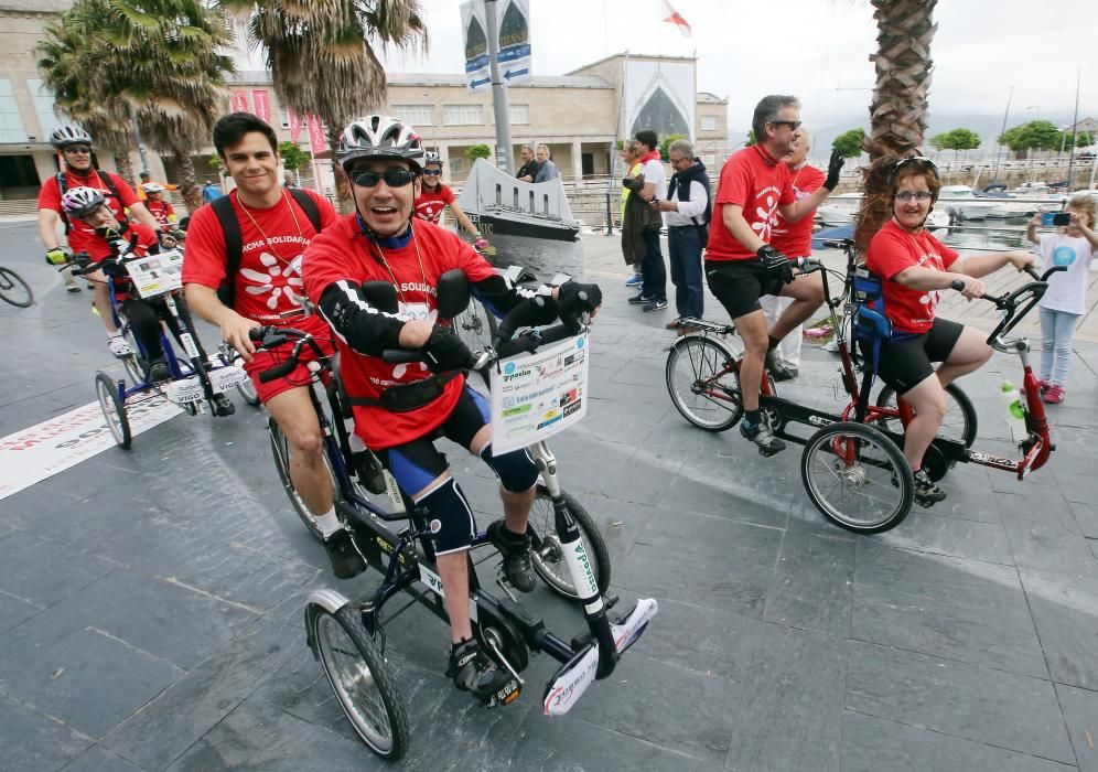 Alrededor de 650 personas participaron hoy en la VII Marcha Solidaria contra la leucemia con un trayecto de 32 km. entre Vigo y la ciudad del Lérez