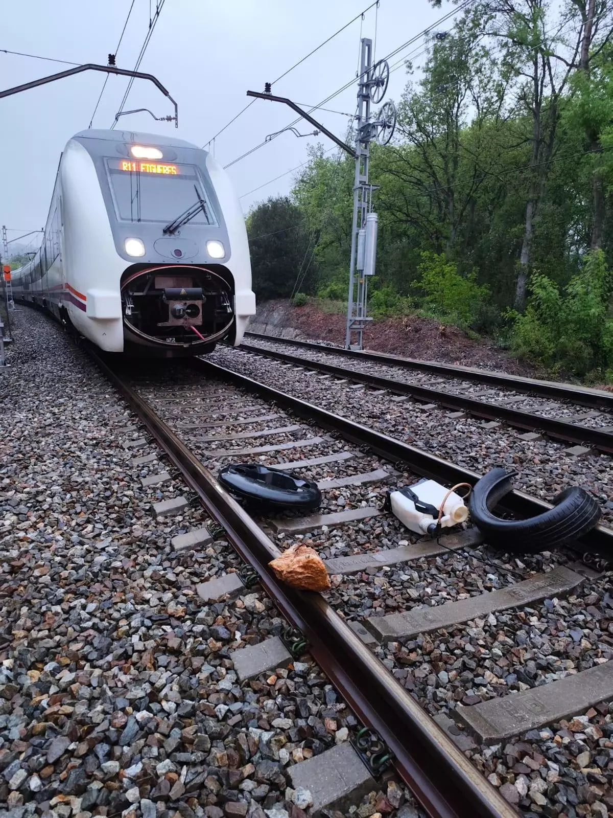 Un acte vandàlic provoca retards en un tren entre Barcelona i Figueres