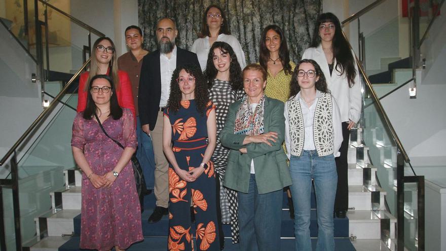 Las nuevas enfermeras se vistieron de gala ayer para su acto de graduación.