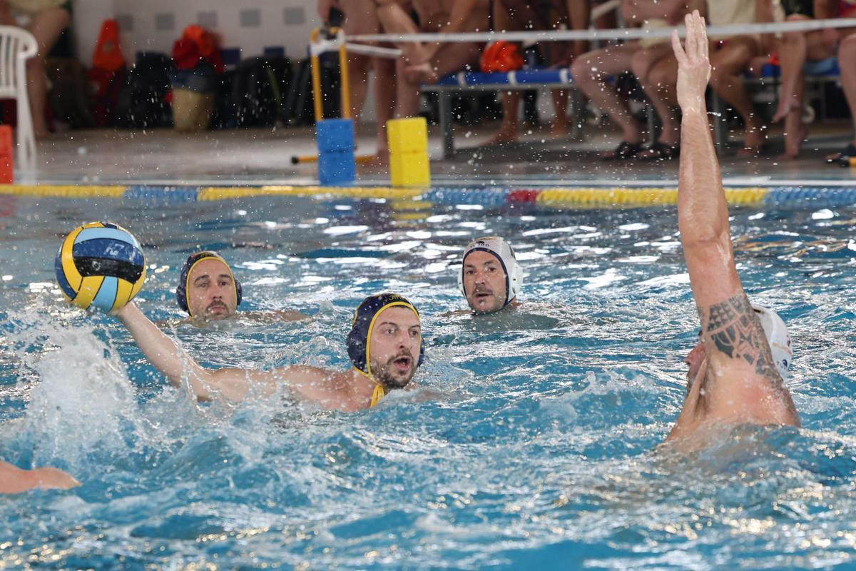 Imágenes del 20 aniversario del Club Waterpolo en la piscina de Sant Josep Imágenes del 20 aniversario del Club Waterpolo en la piscina de Sant Josep