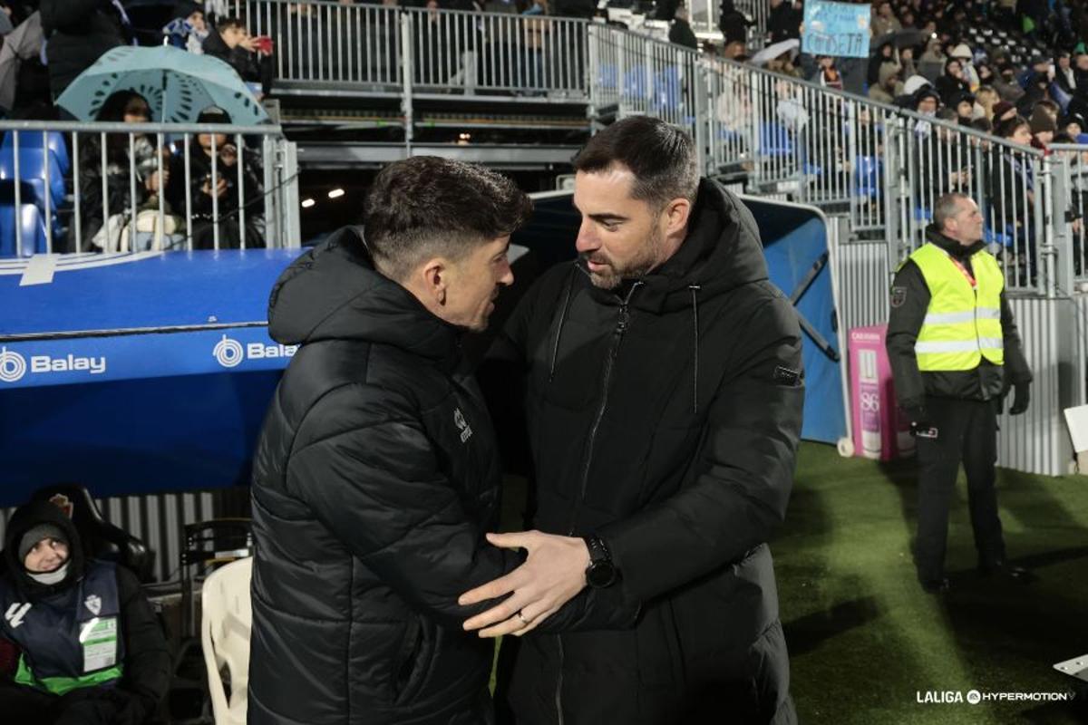 Pablo Hernández, en el saludo inicial con Rubén Sellés