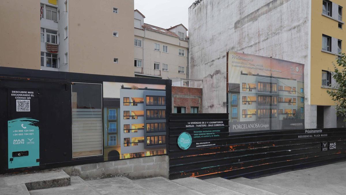 Solar que albergará el próximo edificio en la Praza Massó de Bueu.
