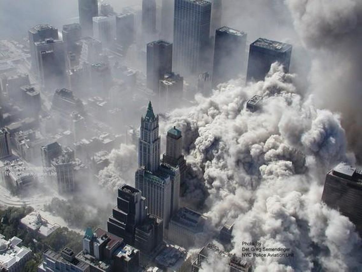 11 de setembre del 2001. Vista aèria de l’atemptat contra les Torres Bessones al World Trade Center, a Nova York. La imatge va ser facilitada per ABC News.