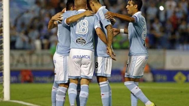 Nolito, Wass, Hernández y Augusto celebran el primer gol del Celta al Rayo Vallecano. // Marta G. Brea
