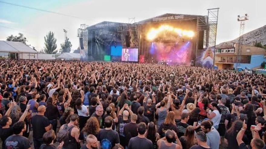 Vecinos, asociaciones y grupos políticos apuestan por mantener los festivales en la localidad.