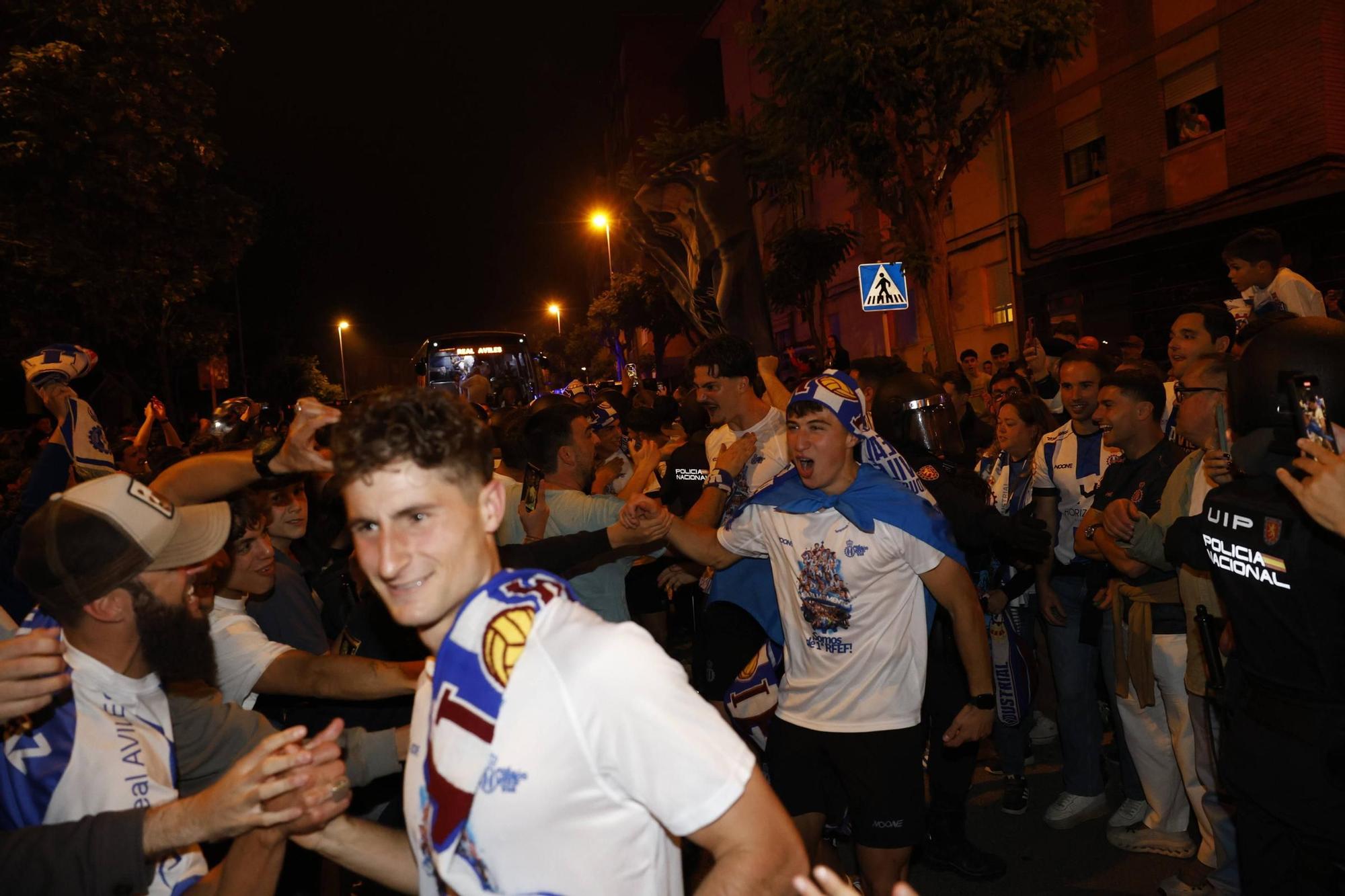 EN IMÁGENES: Locura en las calles de Avilés por el ascenso