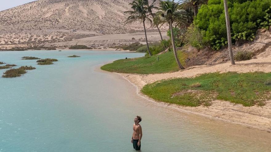Esta es la playa de Canarias que todo el mundo compara con Maldivas