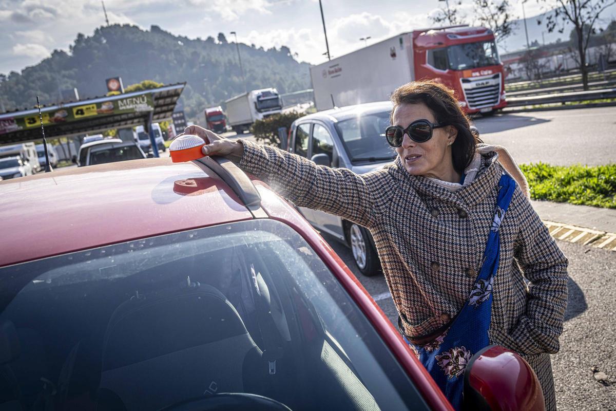 Primer día de aplicación de la nueva medida de llevar baliza V16 obligatoria en el coche