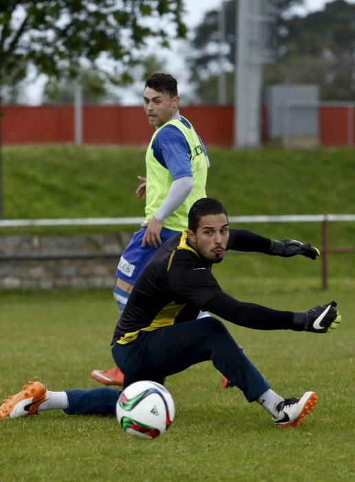 Entrenamiento del Real Avilés en las instalaciones de la escuela de Mareo de Gijón