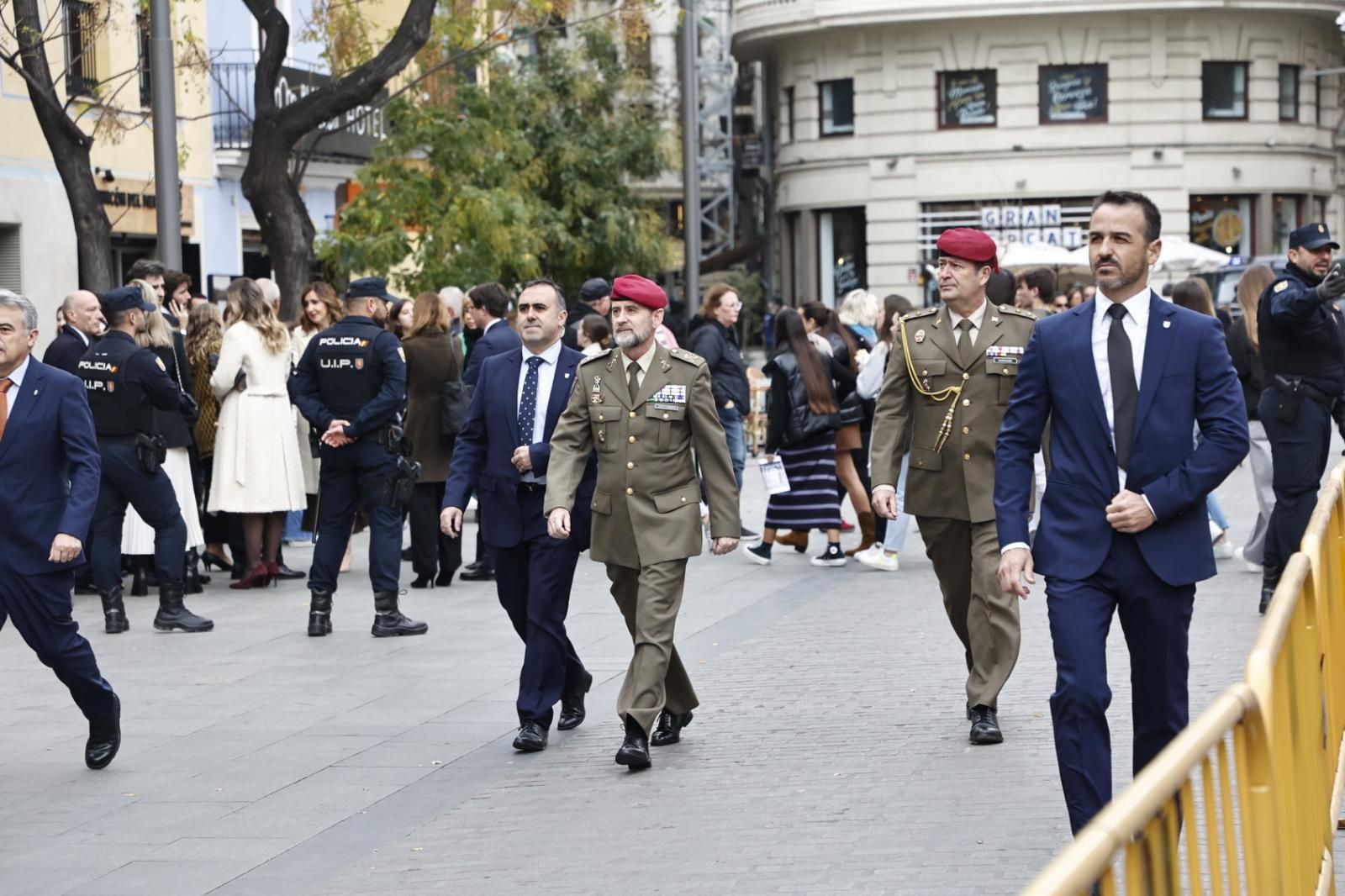 Comienzan a llegar las autoridades al acto de entrega de los Jaume I