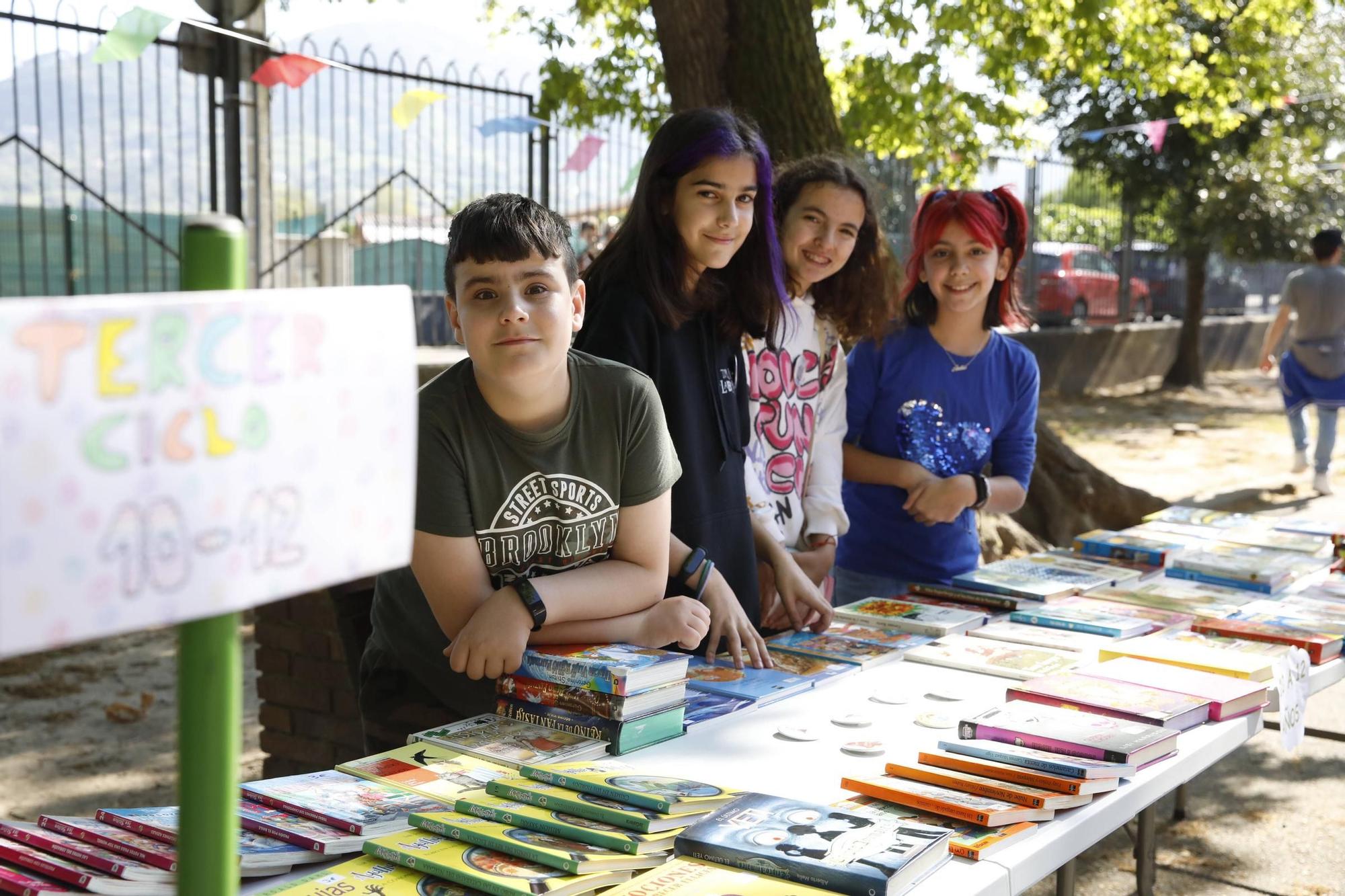 En imágenes: El colegio Jacinto Benavente disfruta de su primera feria del libro