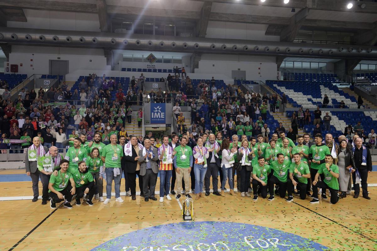 El Palma Futsal festejó el triunfo en Brasil.