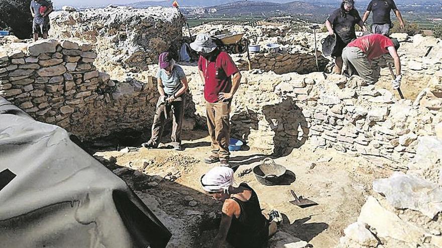 Vinaròs pide civismo tras hallar basura en el poblado del Puig