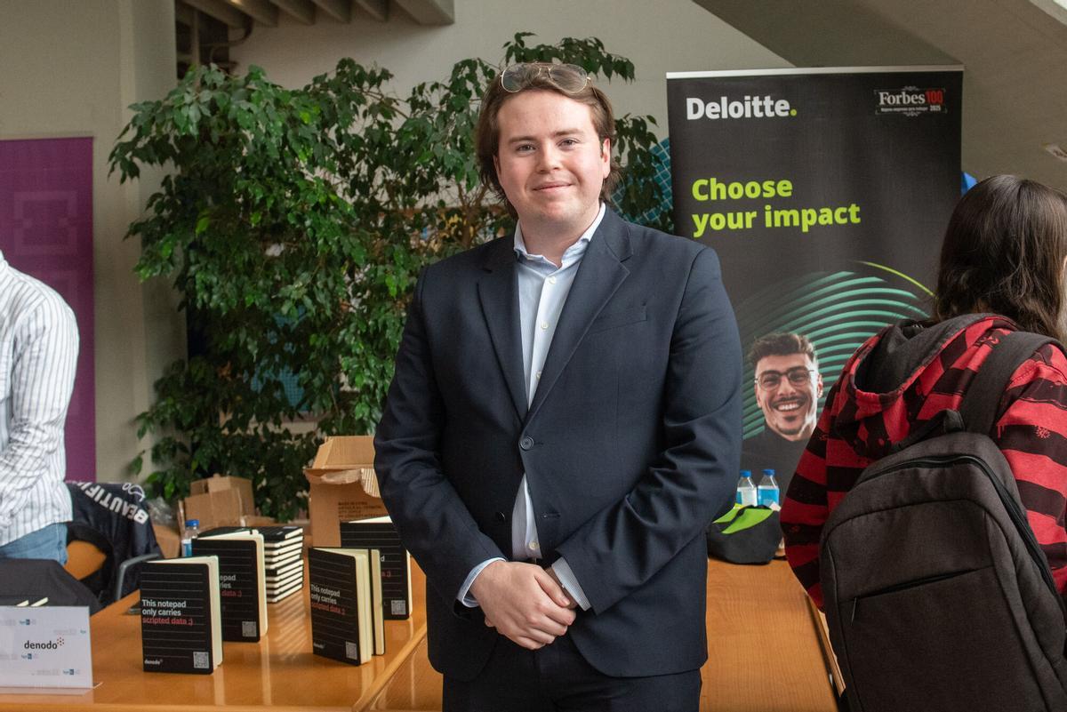 Víctor Teodoro, representante de una de las compañías participantes, Deloitte