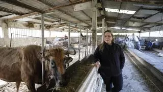 6,50 euros: el dinero que ofrece Adif a una joven ganadera asturiana por dejar su explotación y que no da "ni para un saco de pienso"