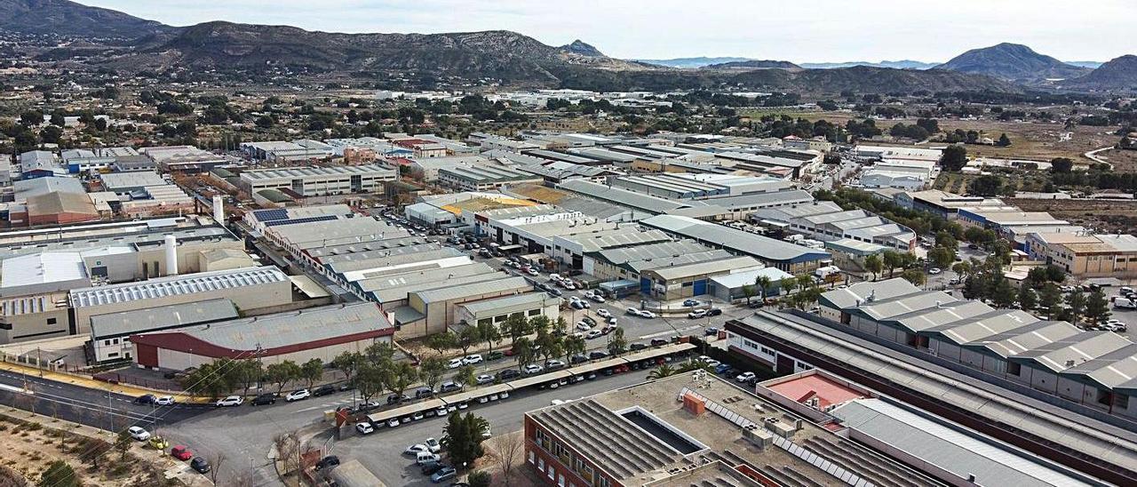 Panorámica general del polígono industrial Campo Alto de Elda. |