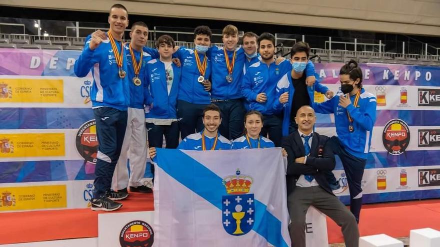 Muchas fueron las medallas obtenidas por representantes vilagarciano el pasado año en Granada.