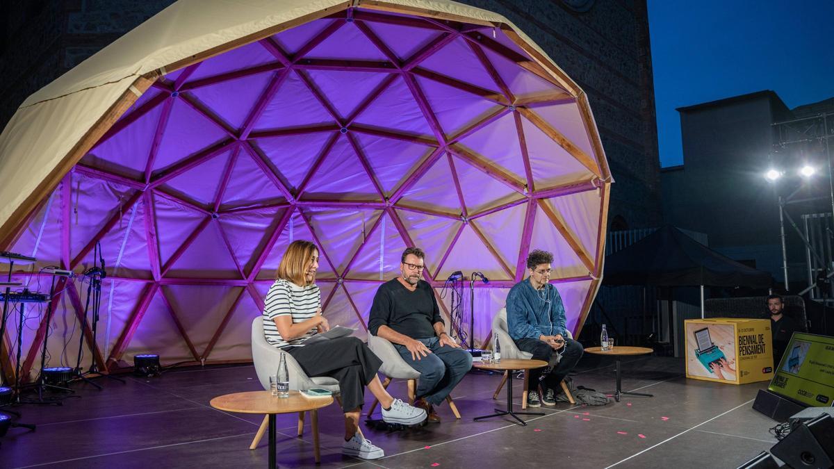 Primera jornada de la Biennal de Pensament, el pasado día 8, con la presencia del libanés Wajdi Mouawad y Oriol Broggi, en la plaza Joan Coromines del CCCB.