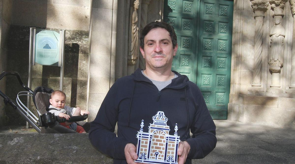 El historiador Óscar Penín, con su último premio, el Rodolfo Prada, por su proyecto