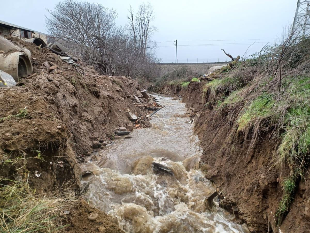 Arroyo La Pardalilla, en Plasencia, desbordado.