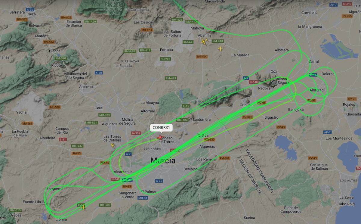 Trayecto que ha realizado esta mañana el avión militar a su paso por la Región.