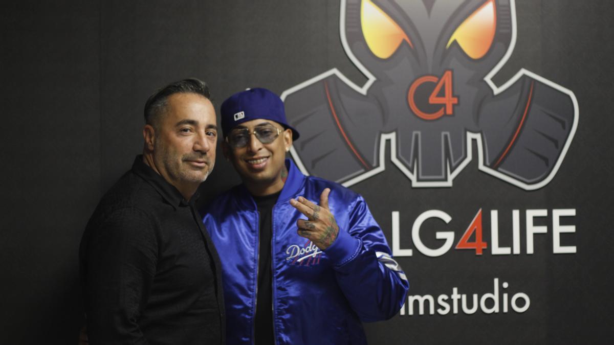 El empresario y dueño de LHM Studio Jaume Foz y Ñengo Flow en la primera sede del movimiento ‘Real G4 Life’.