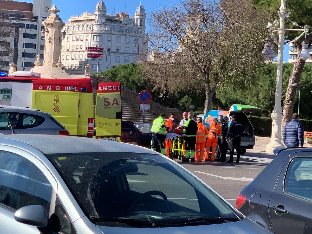 Momento en el que los sanitarios atendían a la víctima