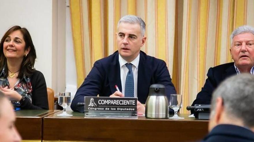 Ricardo Costa, en la mesa de comparecientes ayer en el Congreso de los Diputados.