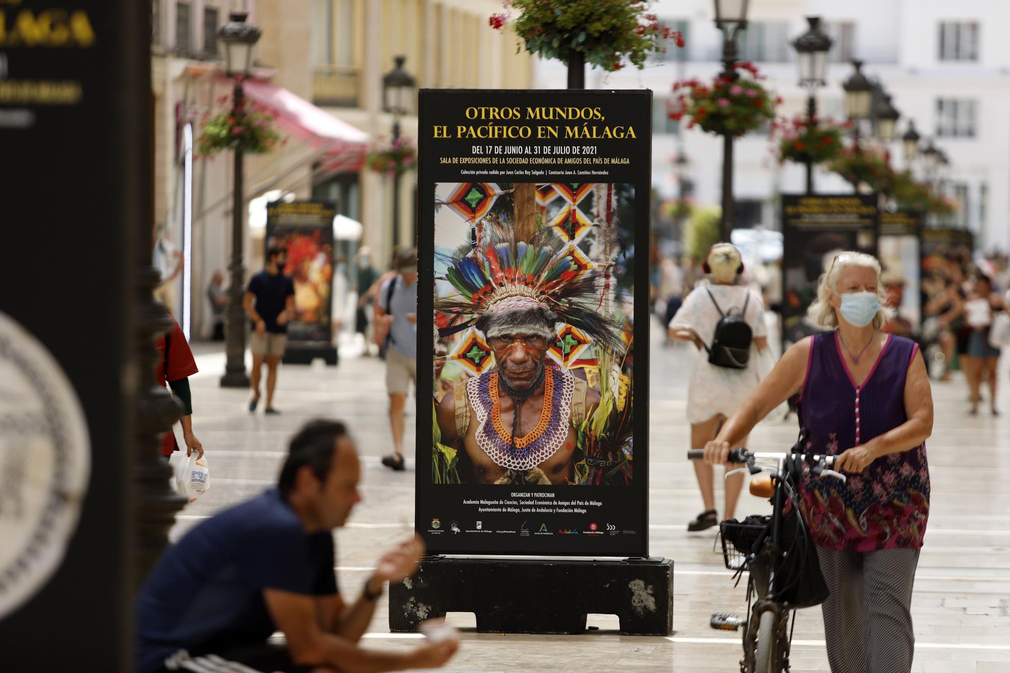 Exposición 'Otros Mundos, el Pacífico en Málaga', en la calle Larios.