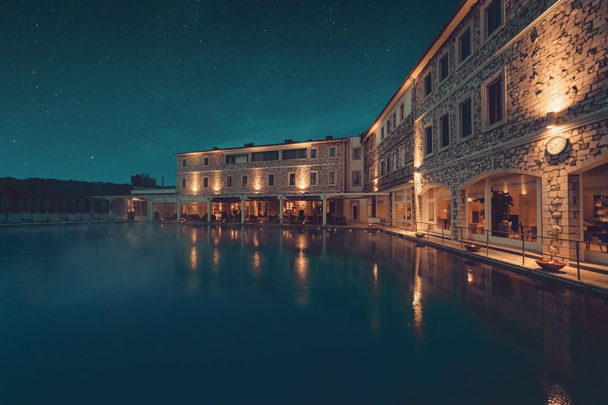El complejo hotelero de lujo Termas de Saturnia que hay junto a la Cascada del Molino