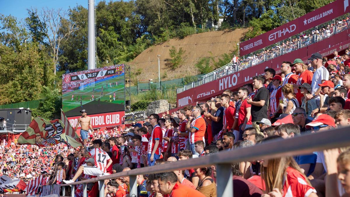 Parte de la grada de Montilivi en el Girona - Barça