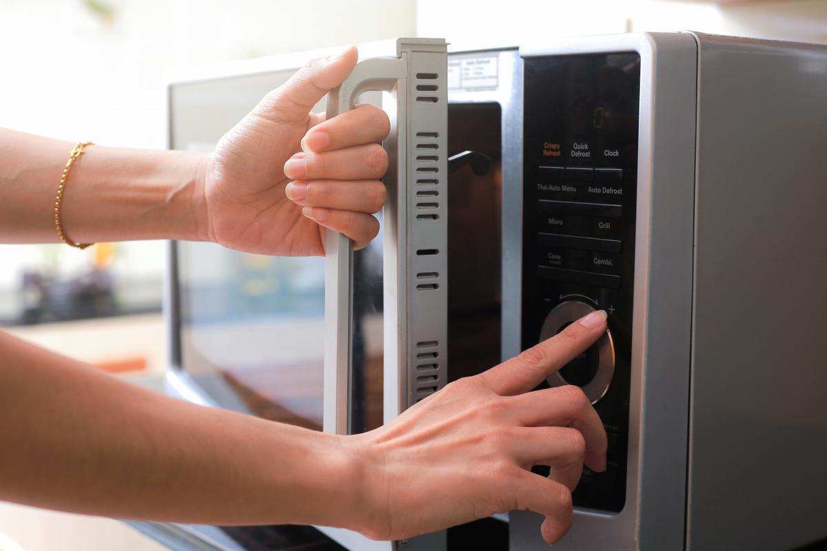 12 cosas que no debes calentar en el microondas