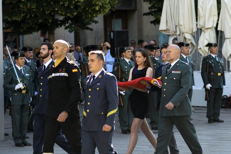 Izado de bandera por el Día de las Fuerzas Armadas