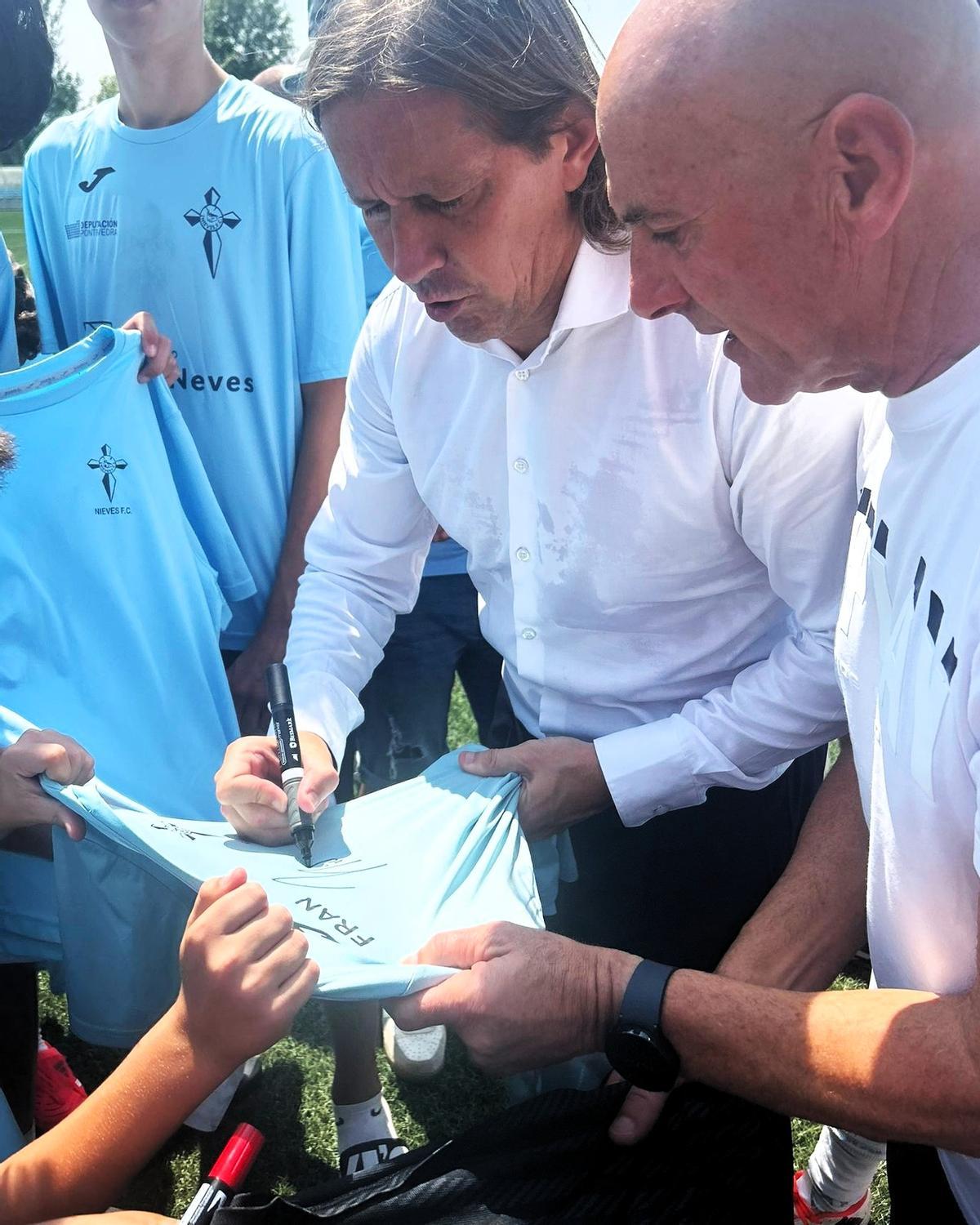 Míchel Salgado acude con toda su familia al reconocimiento de As Neves como 'Hijo predilecto'