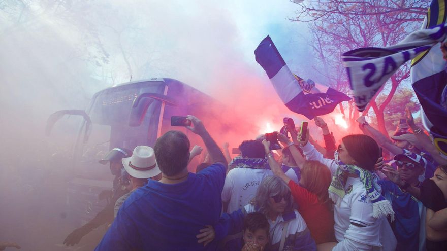 La afición del Hércules arenga a sus jugadores: &quot;Que sí, joder, que vamos a ascender&quot;