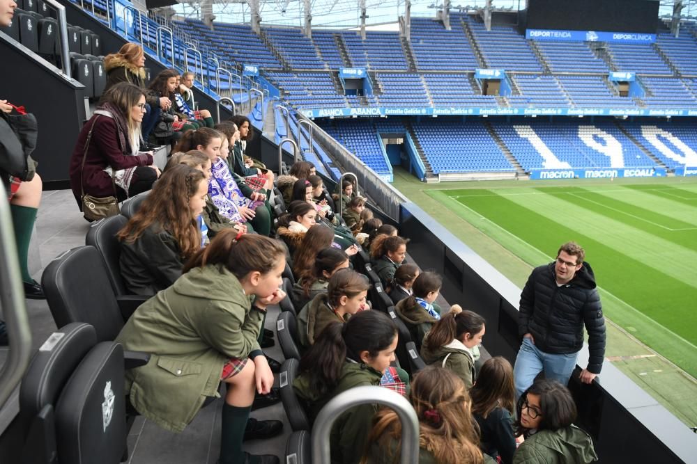 La iniciativa 'Os Nosos Valores - Escolas 110% Branquiazuis' que impulsan LA OPINIÓN y la Fundación R. C. Deportivo acercan el deportivismo entre jóvenes de 6º de Primaria.