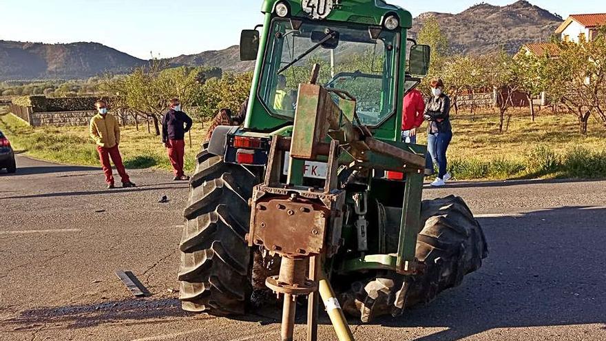 El tractor implicado en el siniestro múltiple de Monterrei.   | // G. CIVIL