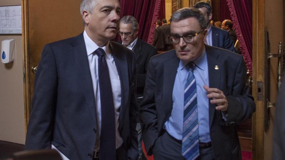 Pere Navarro (izquierda) y Àngel Ros, en el Parlament, el miércoles.