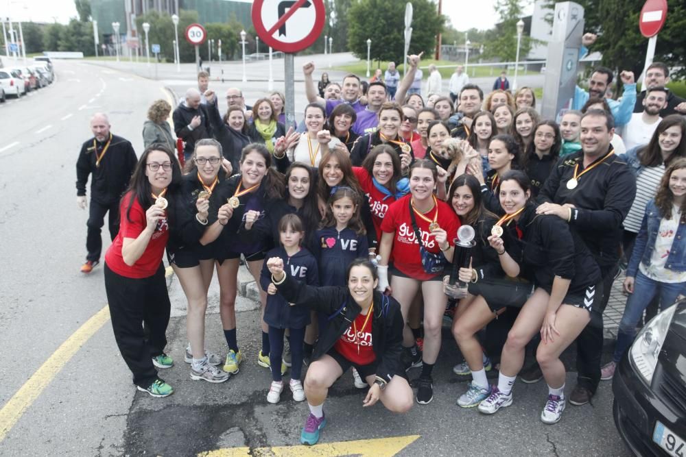 Llegada a Gijón de las jugadoras del Mavi