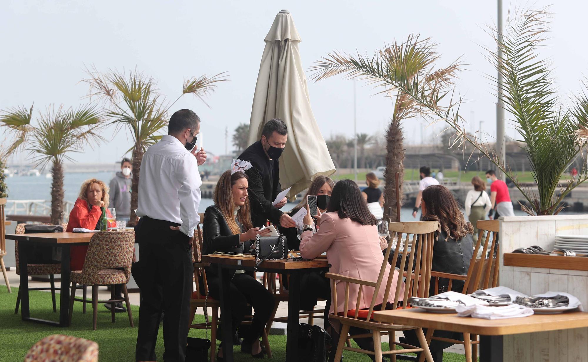 Gran ambiente en la Marina en el primer fin de semana sin cierre perimetral