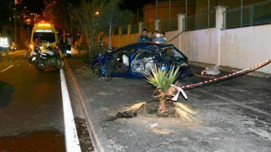 El coche accidentado. | lp / dlp