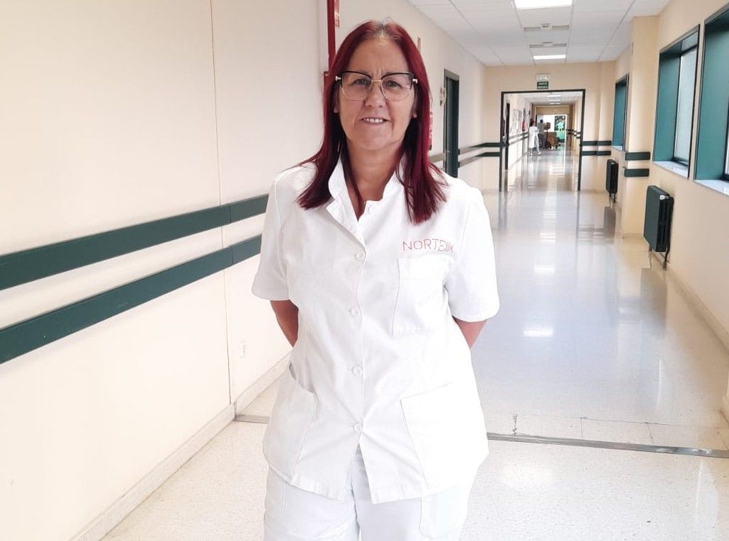 Esperanza Moraña no Hospital do Barbanza onde traballa dende hai 27 anos.