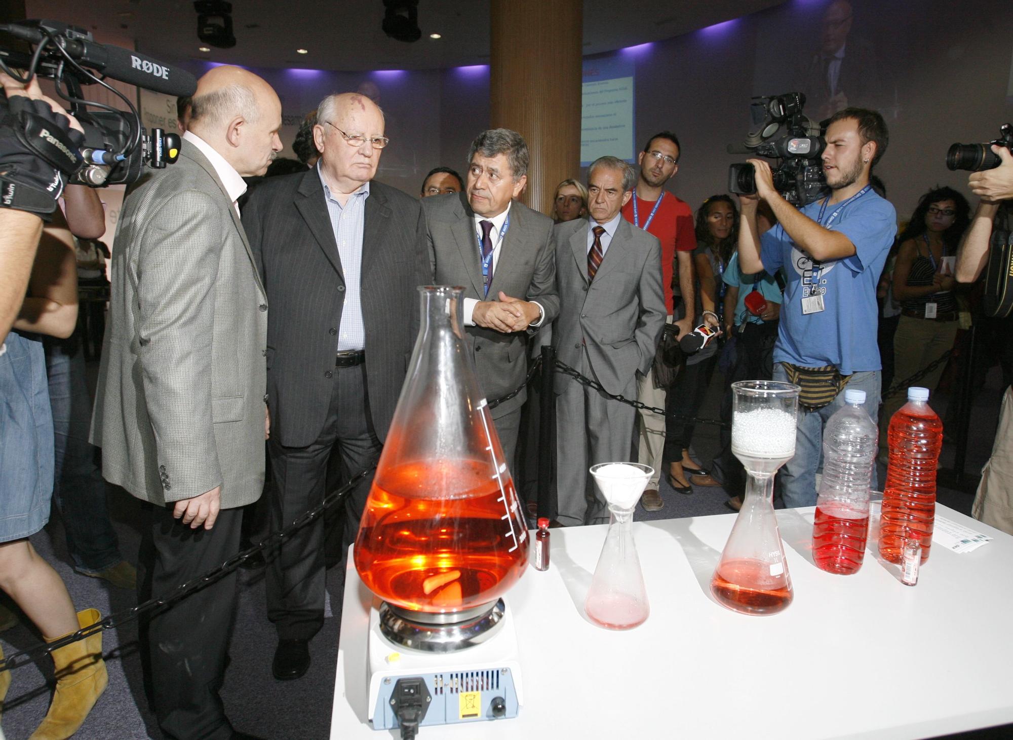 Así fue la visita de Gorbachov a Zaragoza durante la Expo 2008