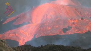 Continuen les efusions de lava, que transcorren com un autèntic tsunami